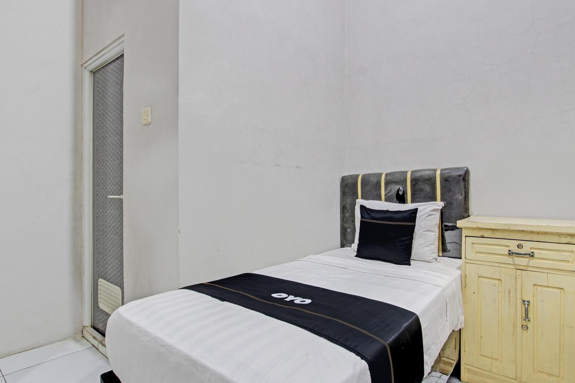 Capital O 93361 Dynasty Syariah Hotel Pekalongan