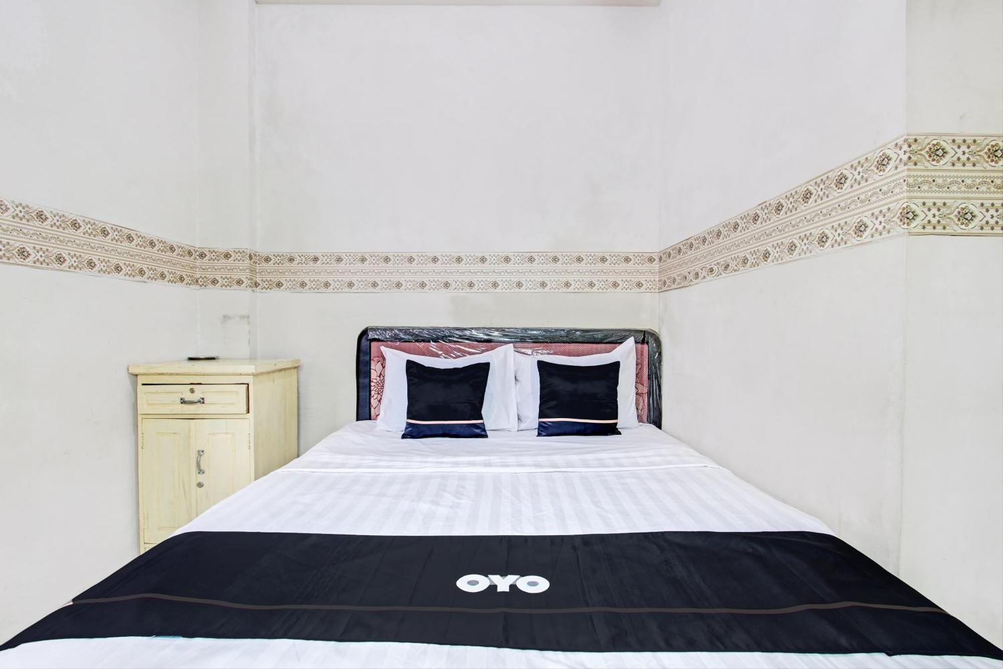 Capital O 93361 Dynasty Syariah Hotel 3*